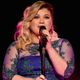 Illustration for article titled Fox News Turd Makes Kelly Clarkson Fat Joke; Kelly Does Not Give a Fuckem/em
